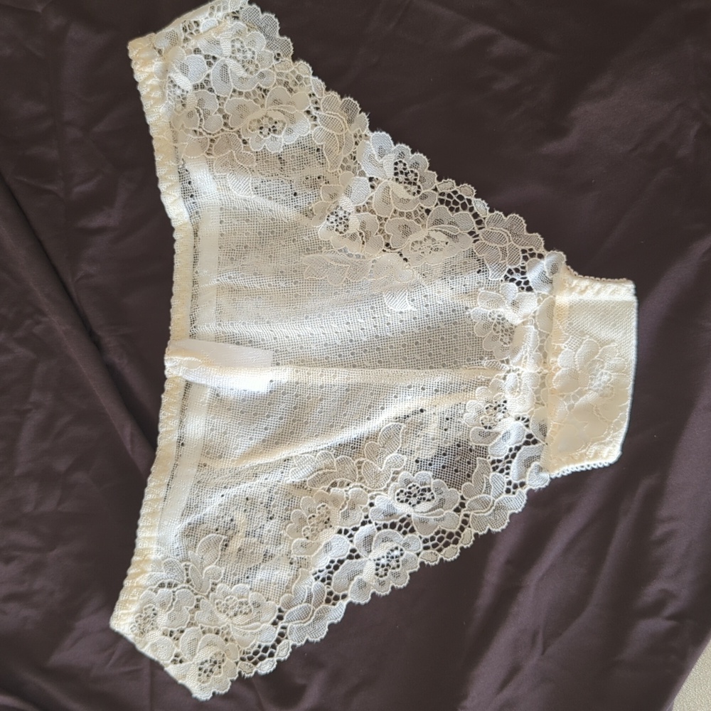 Underware - Picture 3 of 3